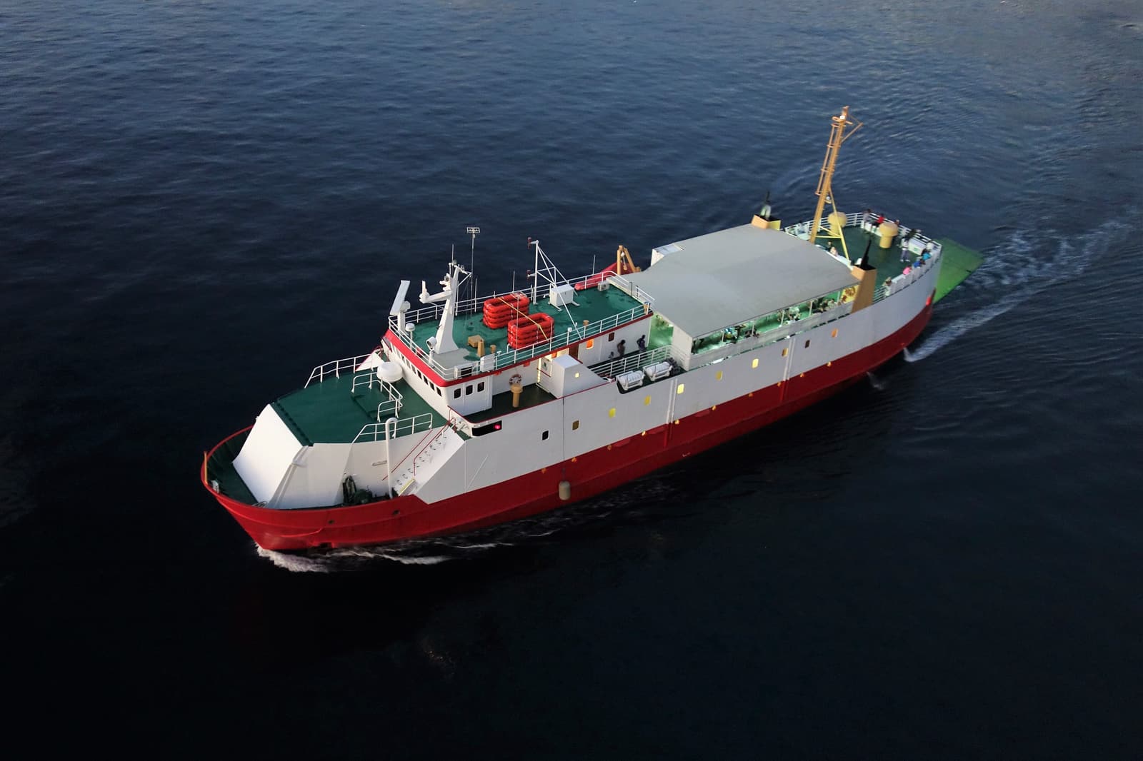 Die Fähre Bequia Express verlässt den Hafen von Kingstown