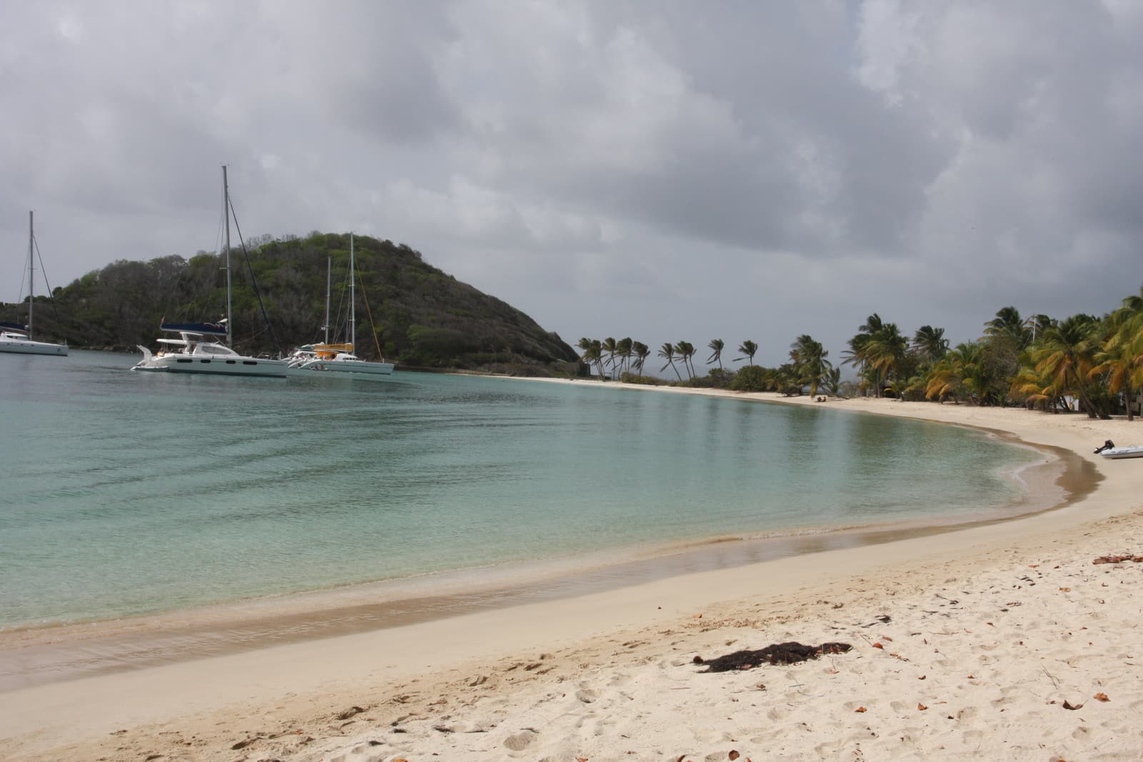 Yachten vor Anker vor dem Sand der Salt Whistle Bay, Mayreau